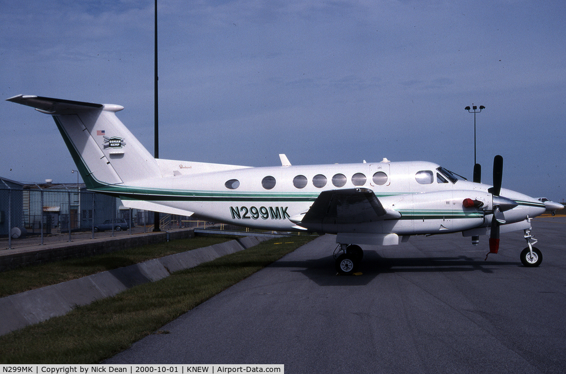 N299MK, 1990 Beech B200 King Air C/N BB-1357, KNEW
