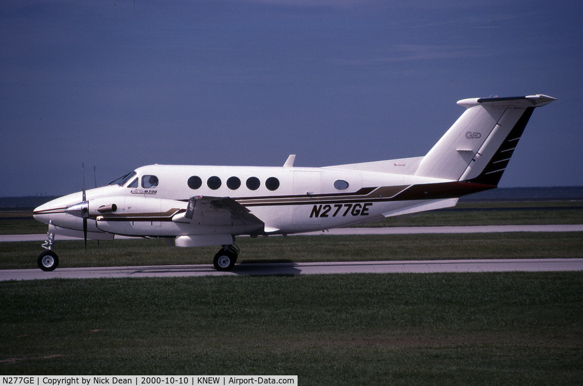 N277GE, 1990 Beech B200 King Air C/N BB-1389, KNEW