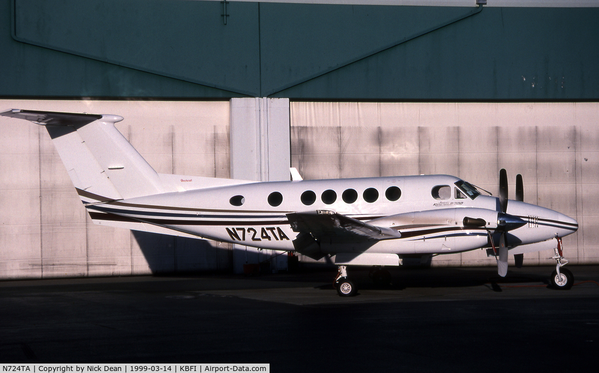 N724TA, 1998 Raytheon B200 King Air C/N BB-1607, KBFI