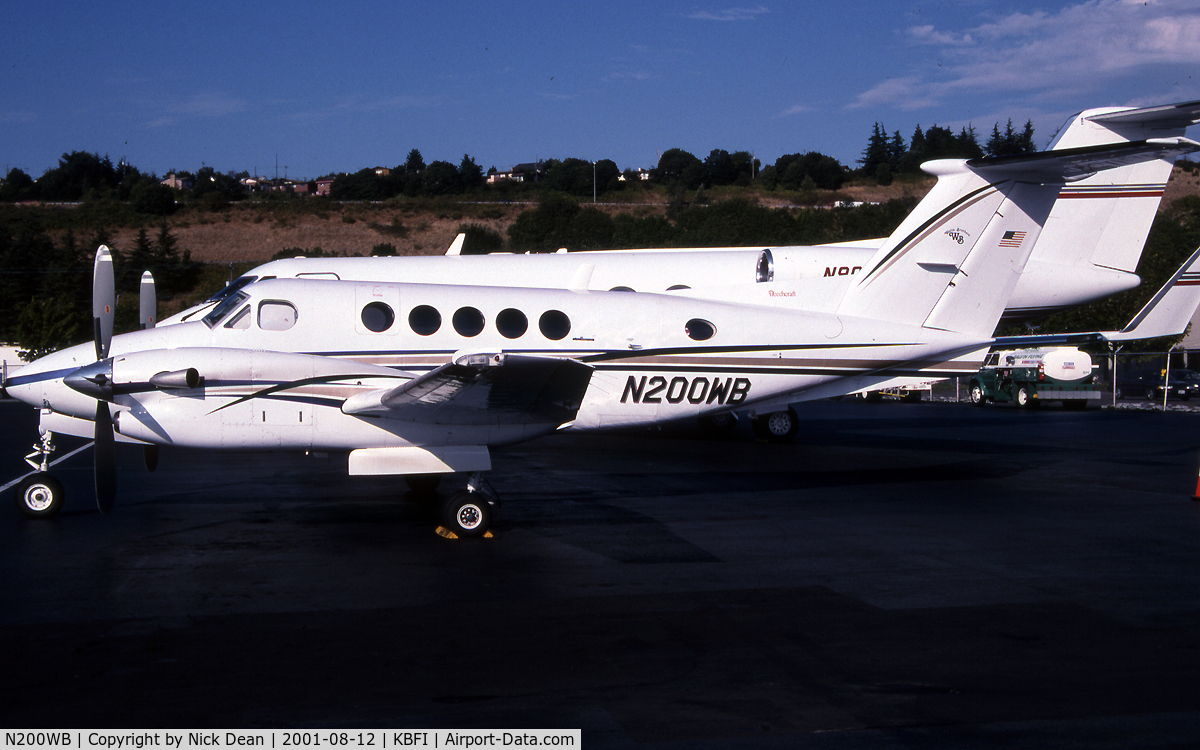 N200WB, 2001 Raytheon B200 King Air C/N BB-1754, kbfi