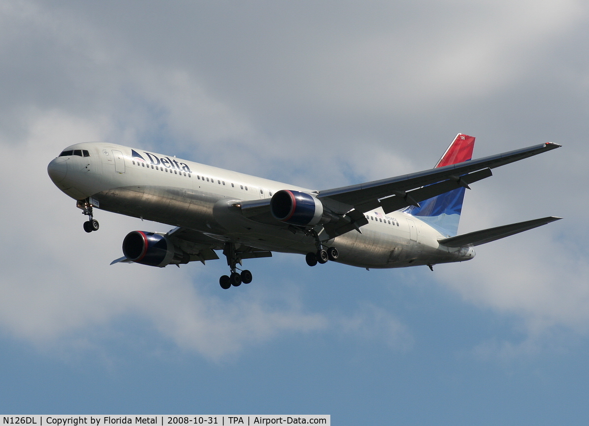 N126DL, 1988 Boeing 767-332 C/N 24076, Delta 767-300