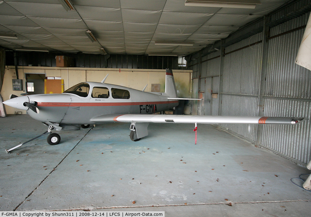 F-GMIA, Mooney M20J 201 C/N 24-3358, Inside Airclub's hangar...