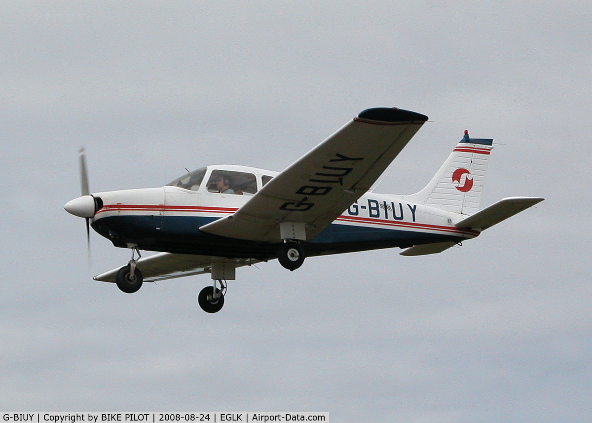 G-BIUY, 1981 Piper PA-28-181 Cherokee Archer II C/N 28-8190133, FINALS FOR RWY 25