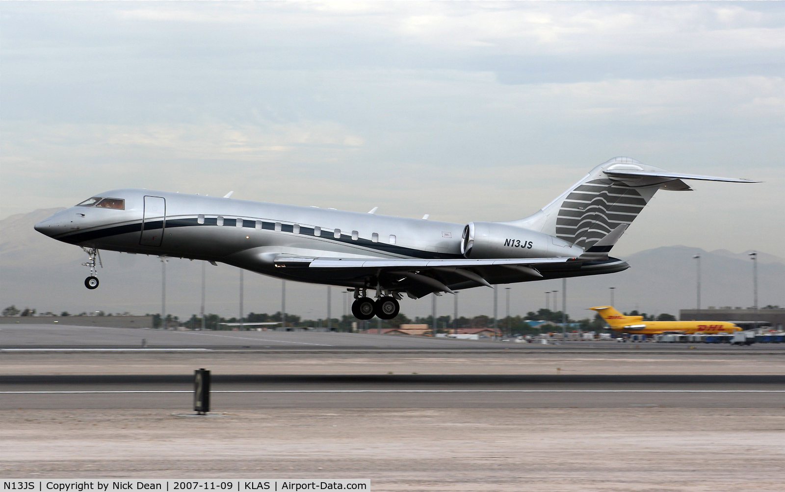 N13JS, 2006 Bombardier BD-700-1A11 Global Express C/N 9212, KLAS