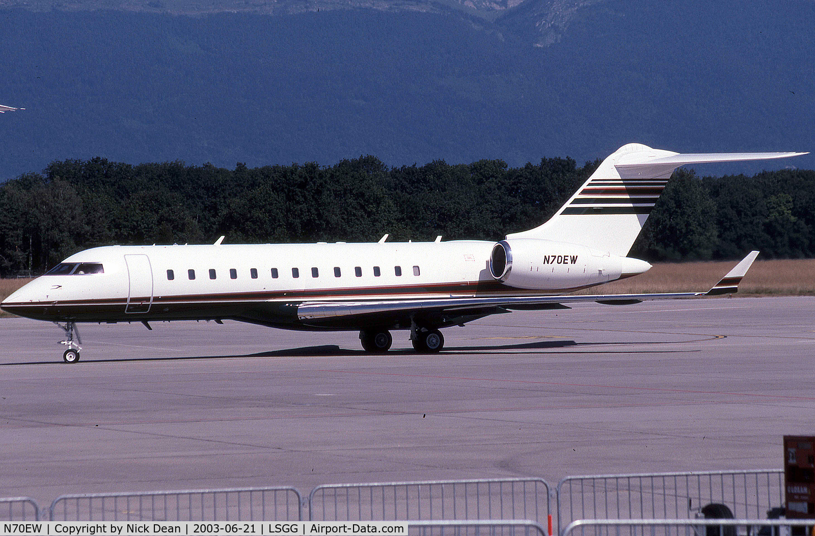 N70EW, 1999 Bombardier BD-700-1A10 Global Express C/N 9026, LSGG