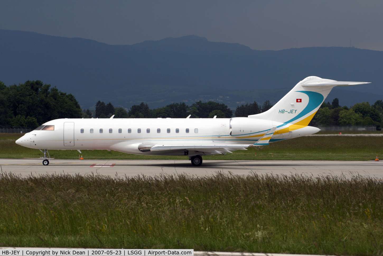HB-JEY, 2005 Bombardier BD-700-1A10 Global Express C/N 9173, LSGG