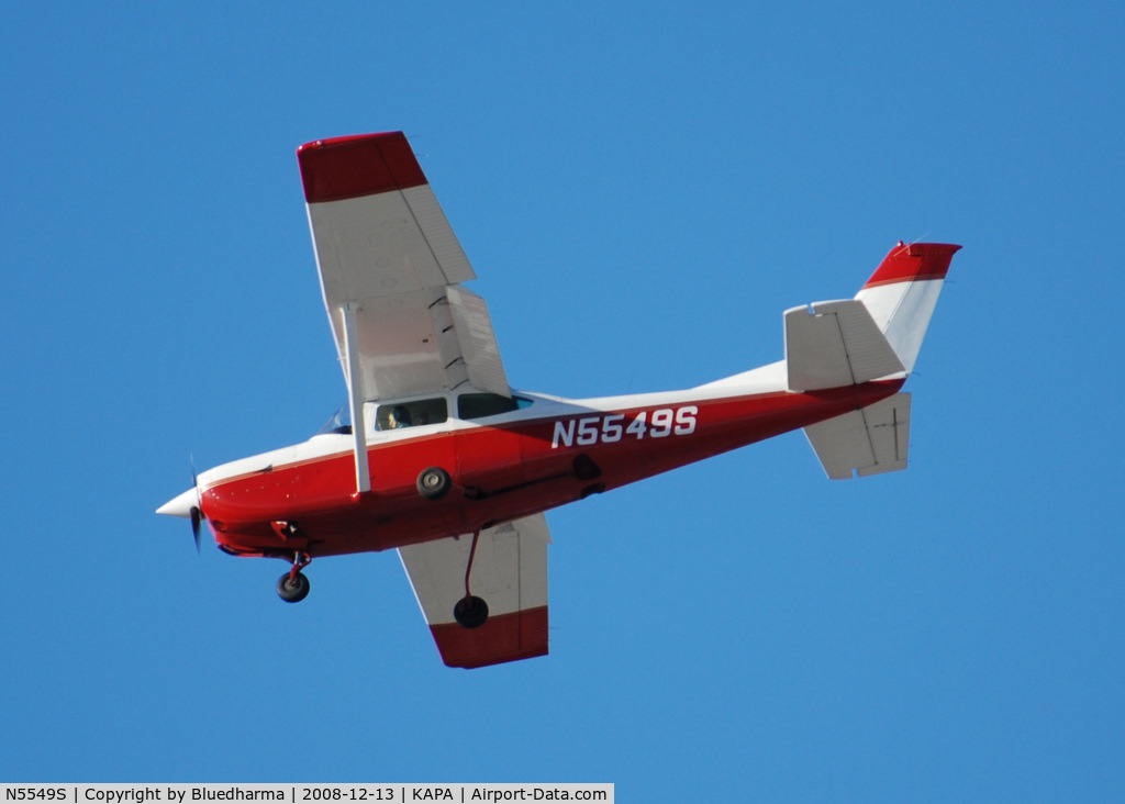 N5549S, Cessna R182 Skylane RG C/N R18201607, On final to 17R