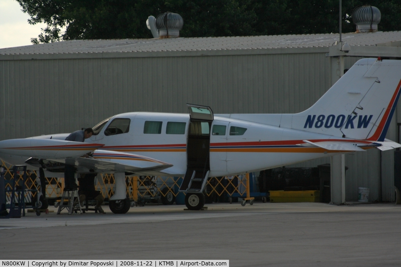 N800KW, 1976 Cessna 402B C/N 402B1063, /