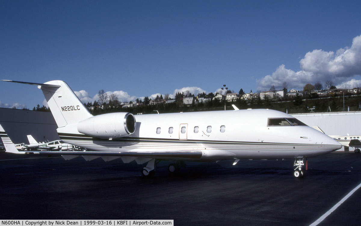N600HA, 1982 Canadair Challenger 600S (CL-600-1A11) C/N 1071, KBFI (Seen here as N220LC which is currently on a citation this aircraft is now registered N600HA as posted)