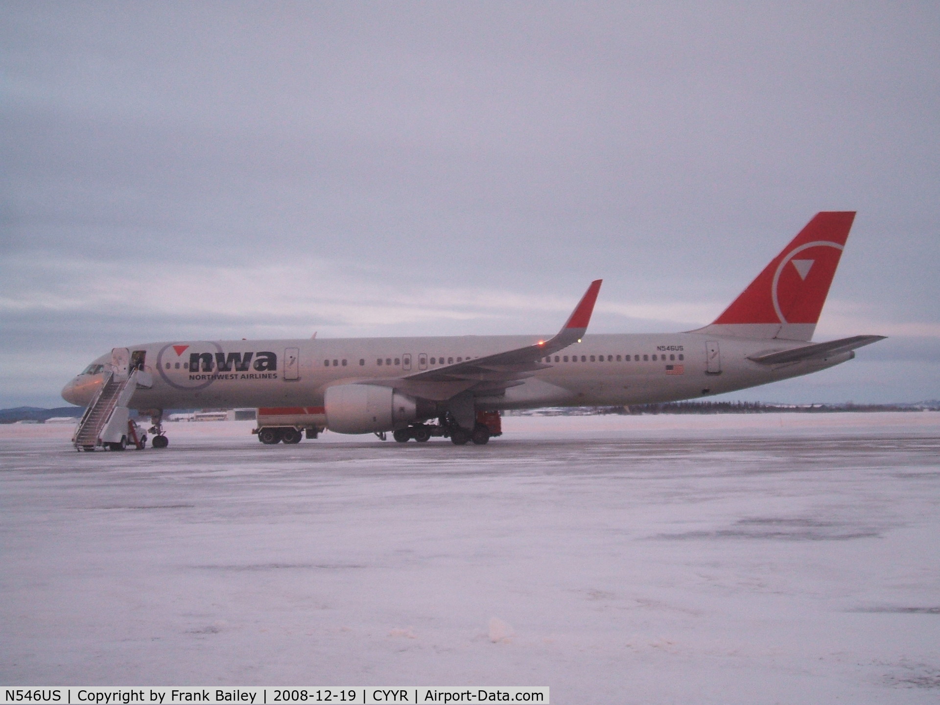 N546US, 1996 Boeing 757-251 C/N 26493, NWA  parked at Woodward Aviation FBO. Dec 19/08
