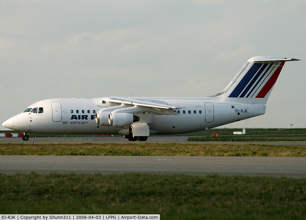 EI-RJK, 1999 British Aerospace Avro 146-RJ85A C/N E2348, Arriving from flight and rolling to the gate