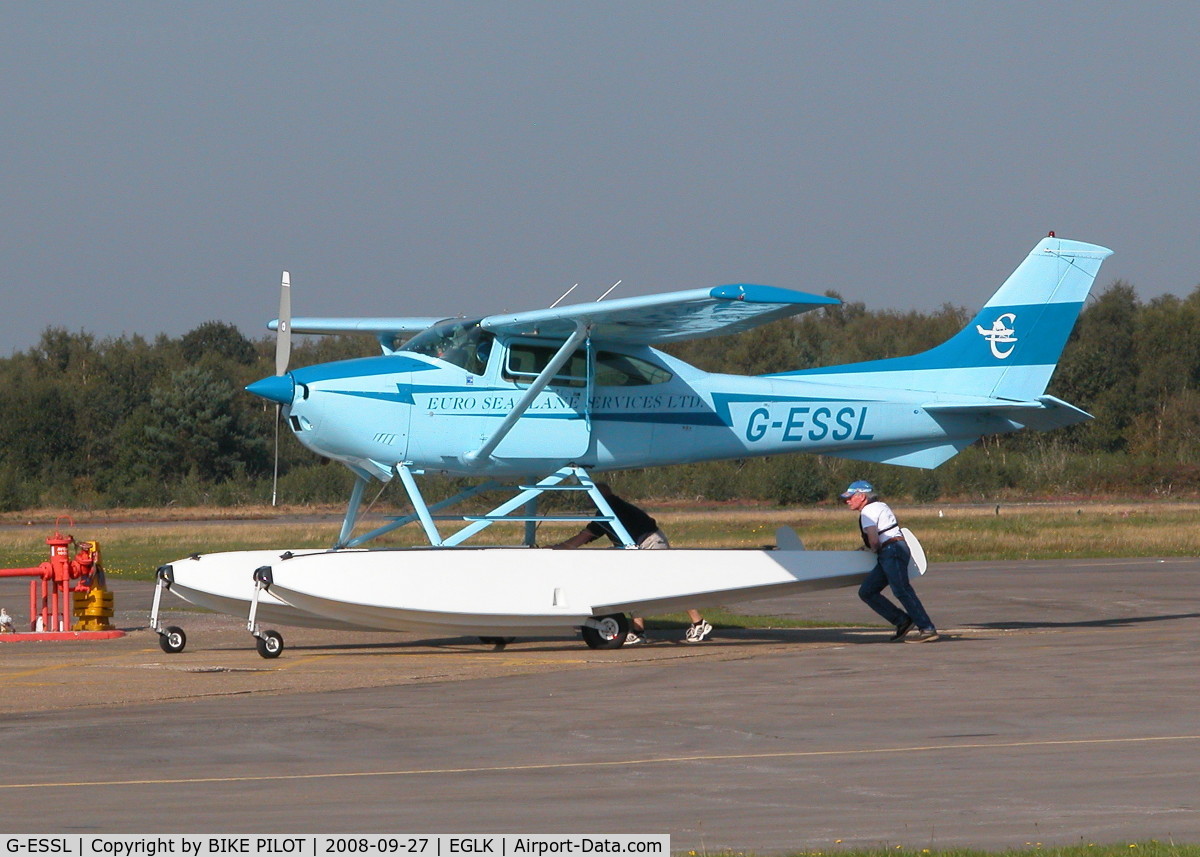 G-ESSL, 1981 Cessna 182R Skylane C/N 182-67947, GETTING A PUSH UP TO THE PUMPS