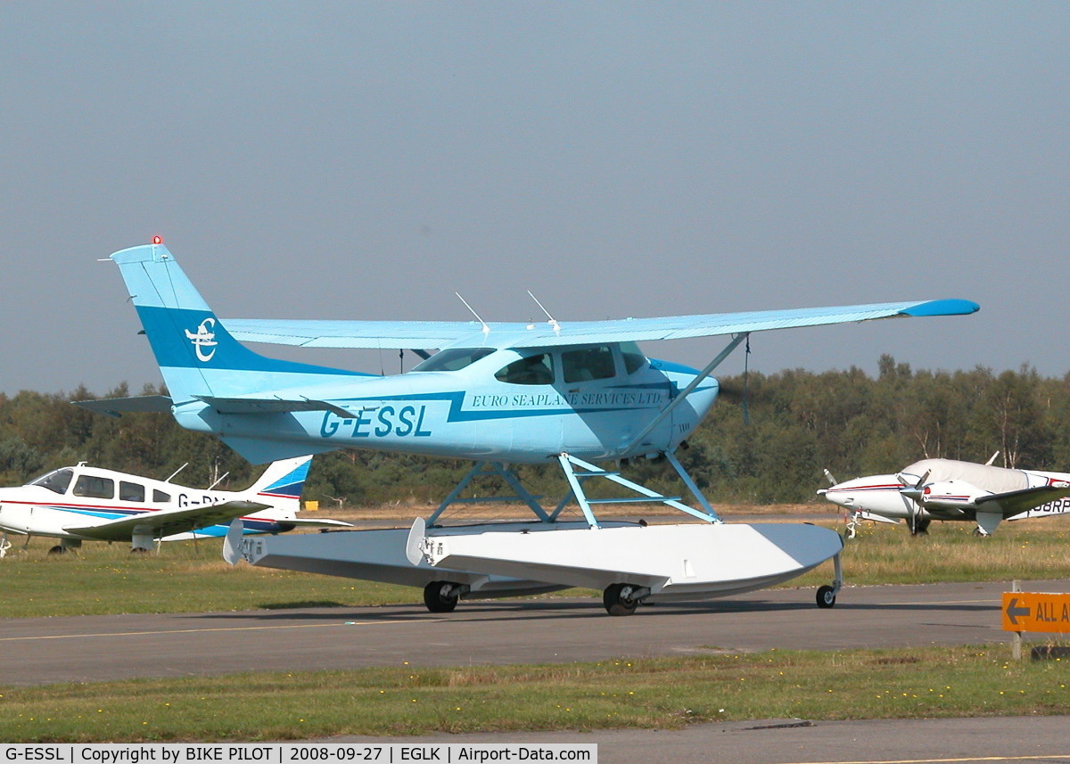 G-ESSL, 1981 Cessna 182R Skylane C/N 182-67947, TAXYING IN AFTER A FLIGHT DOWN TO THE SOLENT