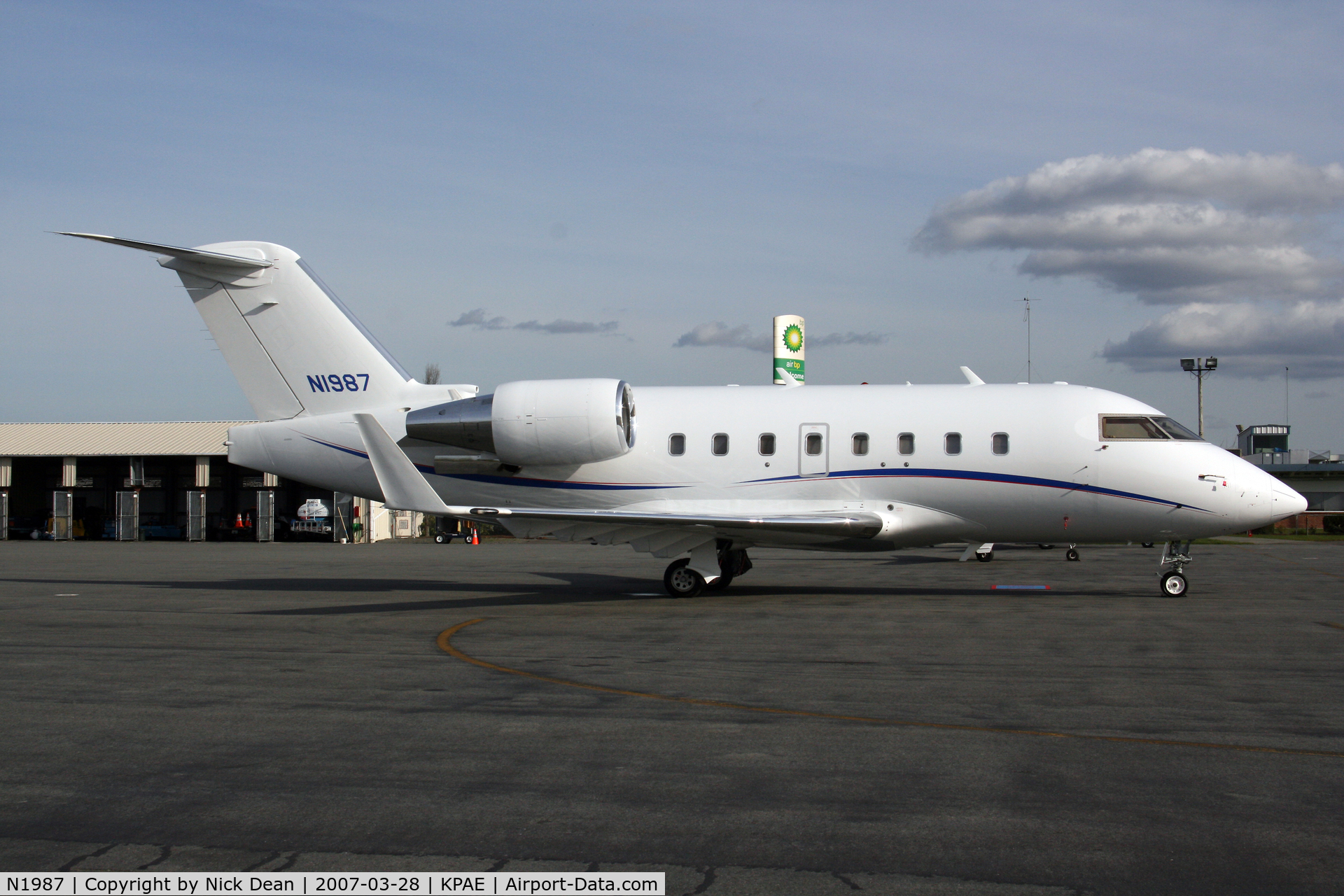 N1987, 2002 Bombardier Challenger 604 (CL-600-2B16) C/N 5550, KPAE