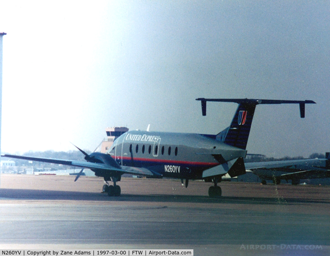 N260YV, 1994 Beech 1900D C/N UE-90, United Express Beech 1900D at Meacham Field