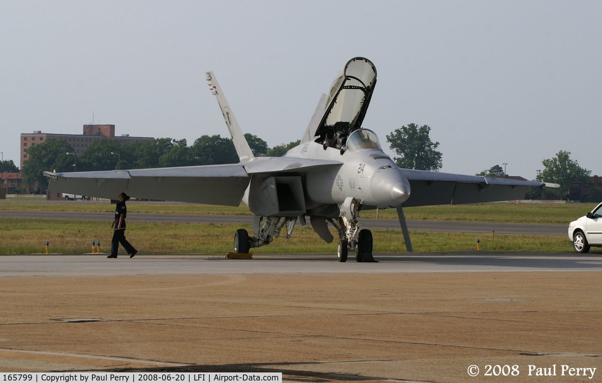 165799, Boeing F/A-18F Super Hornet C/N 1529/F025, Christen, the Plane Captain, checking her bird out