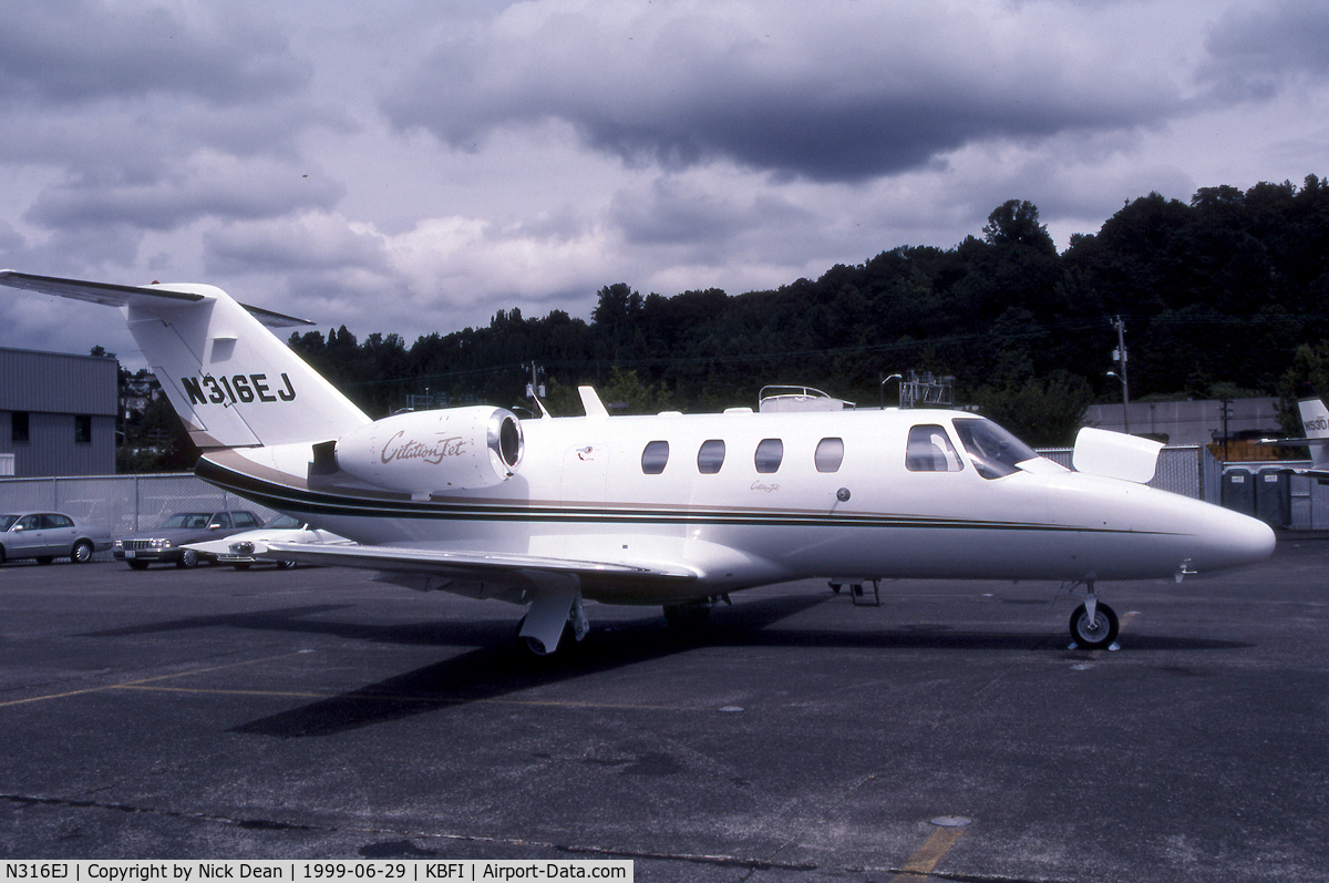 N316EJ, 1999 Cessna 525 Citation Jet C/N 525-0316, KBFI