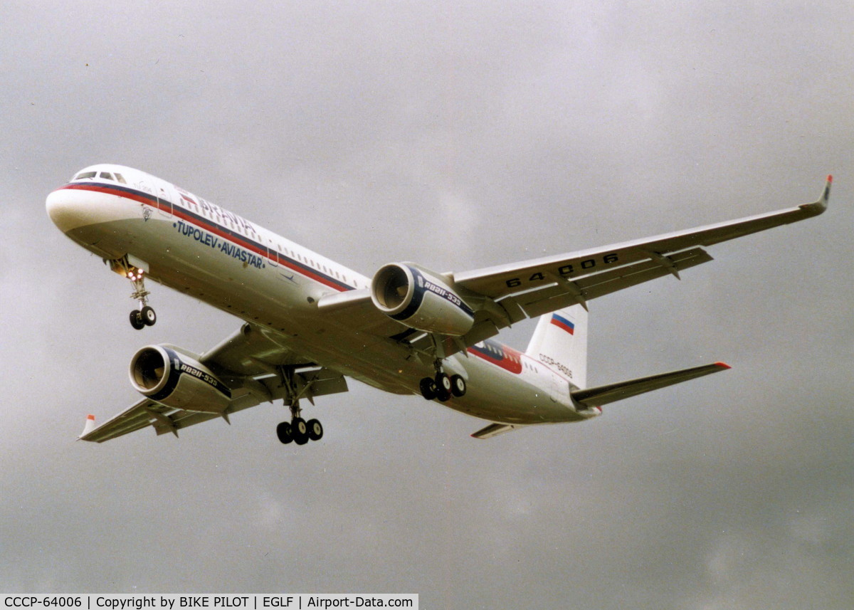 CCCP-64006, 1992 Tupolev TU-204-120 C/N 145074-3164006, COMMING IN OVER THE SWAN PUB DURING FARNBOROUGH AIRSHOW