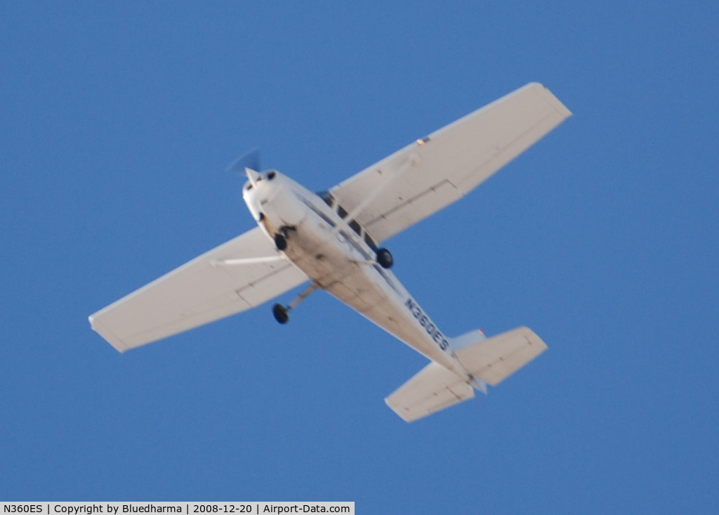 N360ES, 1997 Cessna 172R C/N 17280010, Flying South of Littleton Colorado.