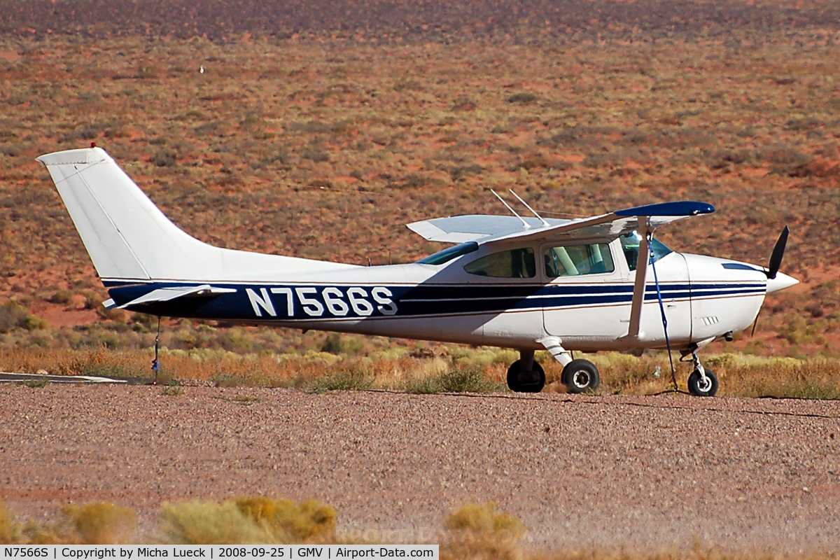 N7566S, 1976 Cessna 182Q Skylane C/N 18265215, At Monument Valley