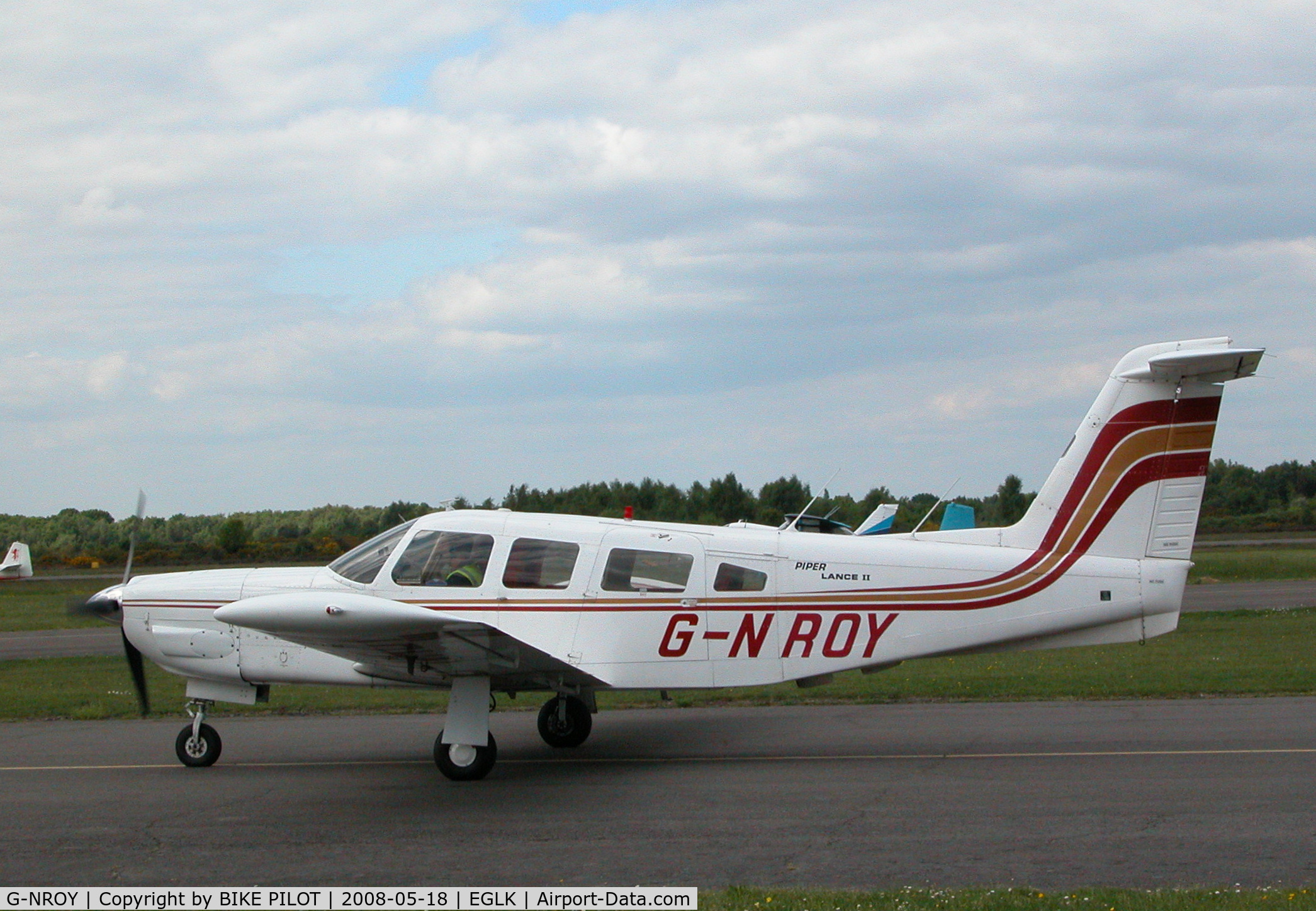 G-NROY, 1979 Piper PA-32RT-300 Lance II C/N 32R-7985070, TAXYING PAST THE AIRPORT CAFE