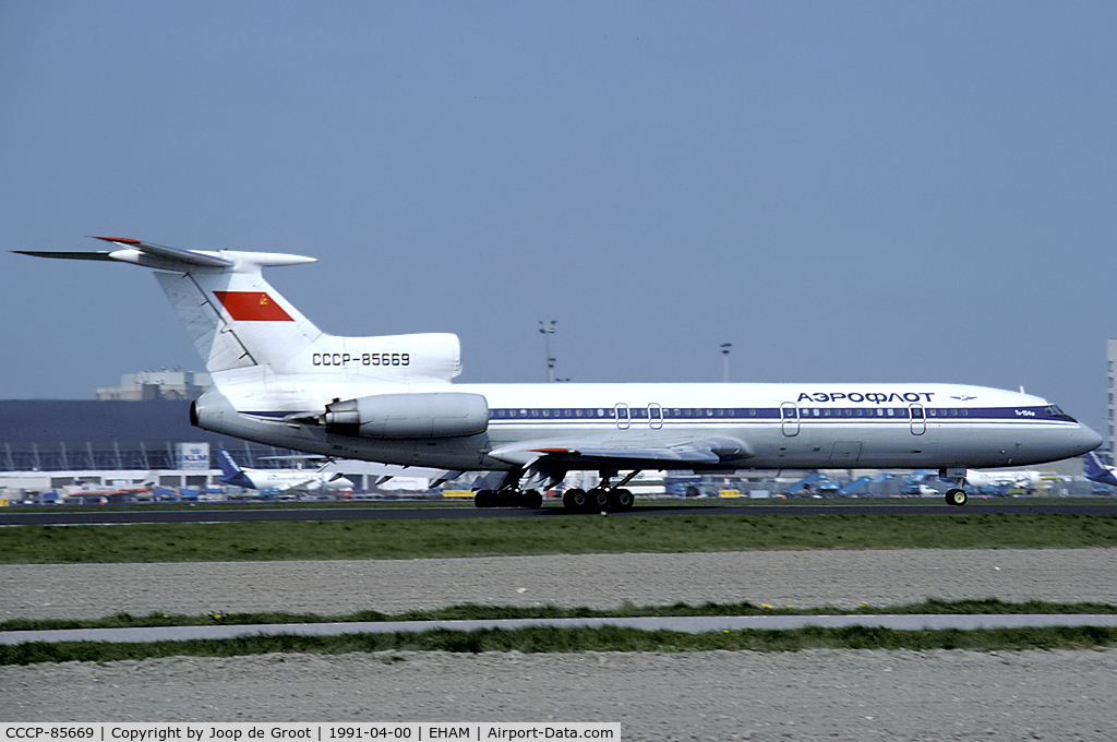 CCCP-85669, 1989 Tupolev Tu-154M C/N 89A827, The Tu-154 used to be a regular visitor to Amsterdam.