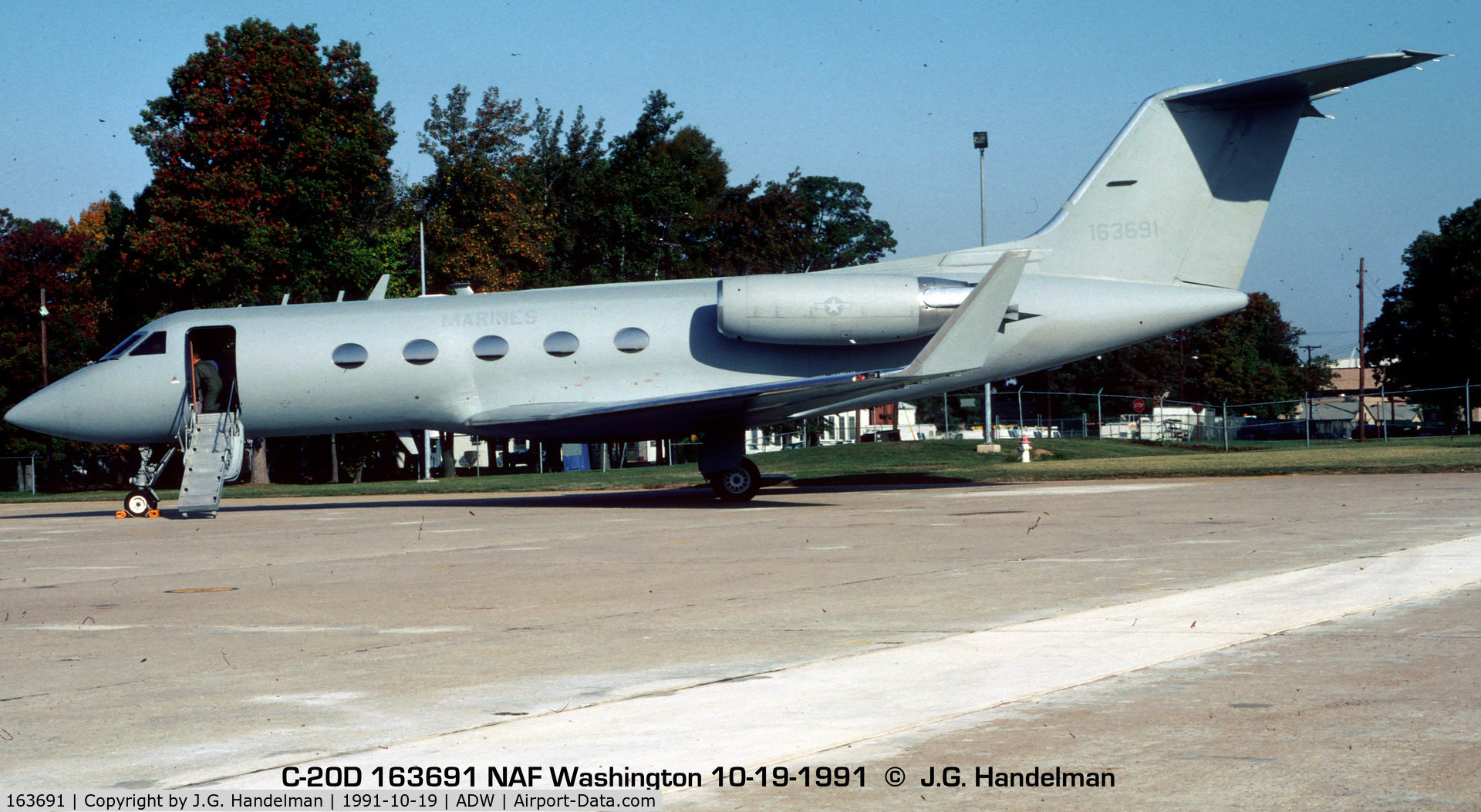 163691, Gulfstream Aerospace C-20D (Gulfstream III) C/N 480, waiting for passengers