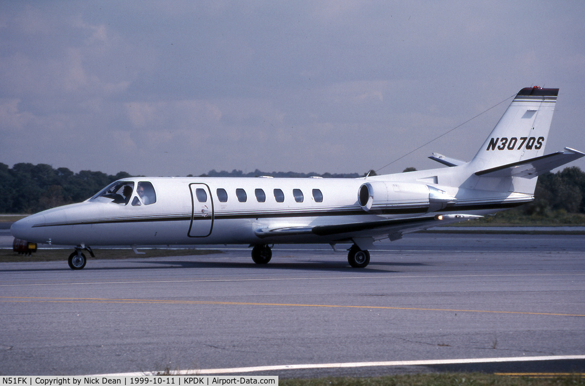 N51FK, 1995 Cessna 560 C/N 560-0307, KPDK (Seen here as N307QS of Net Jets this airframe is currently registered N51FK as posted)