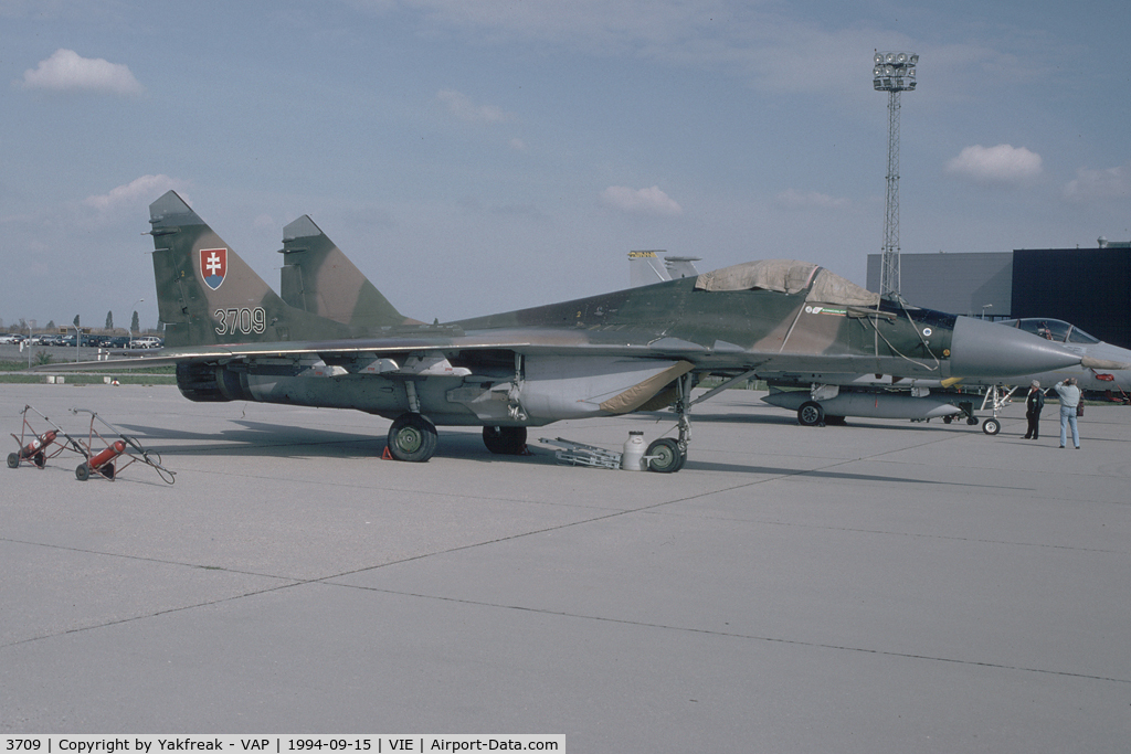 3709, Mikoyan-Gurevich MiG-29 C/N 2960532037, Slovak Air Force Mig 29