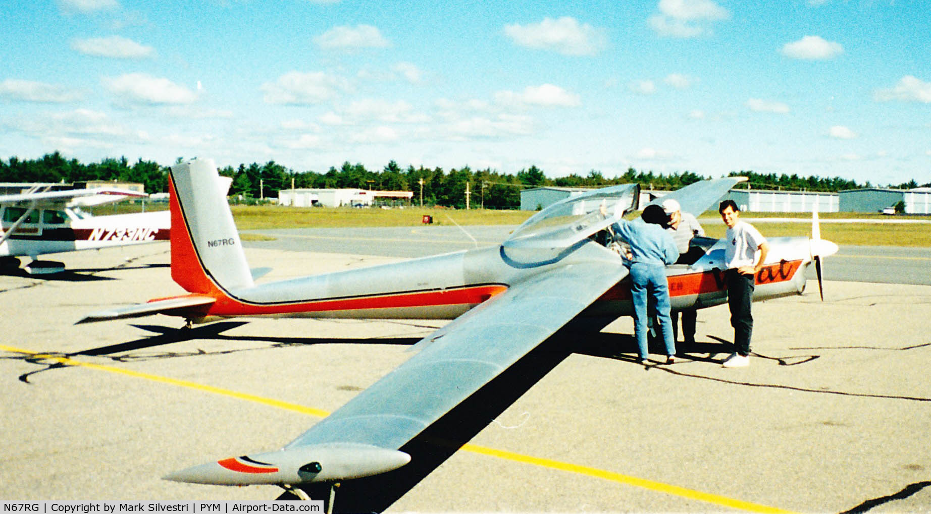 N67RG, 1993 Aerotechnik L-13SEH Vivat C/N 930429, Pre-flight before Glider rider