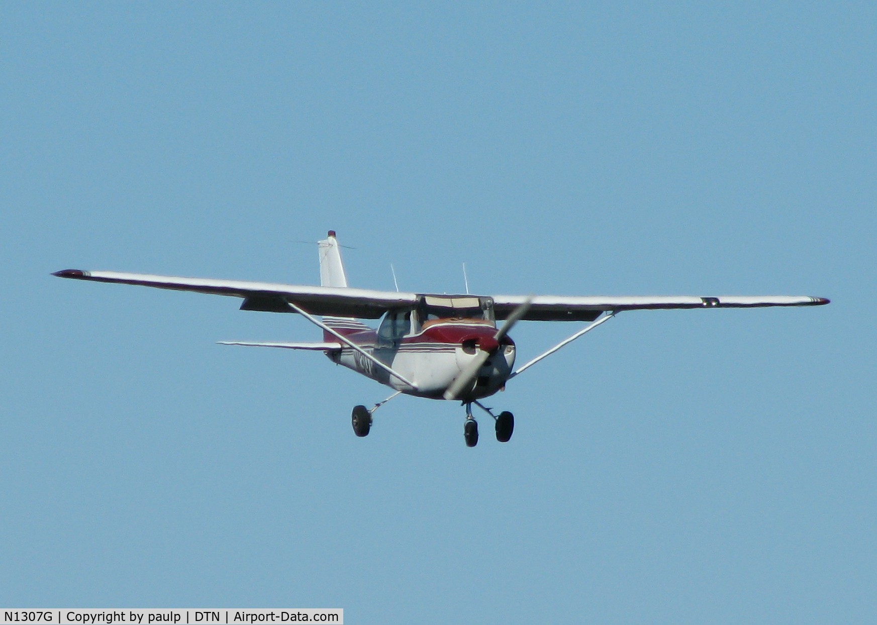 N1307G, 1966 Cessna 172G C/N 17254120, Landing at Downtown Shreveport.