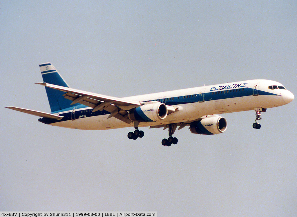 4X-EBV, 1993 Boeing 757-258 C/N 26054, Landing rwy 07