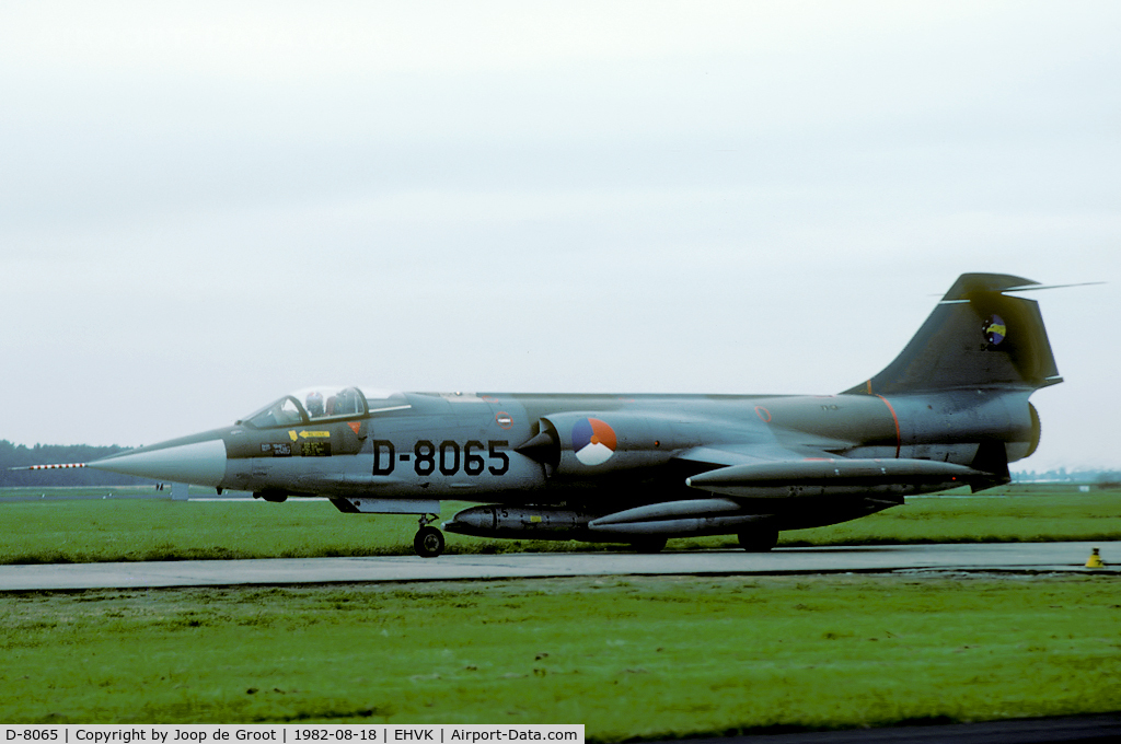 D-8065, Lockheed RF-104G Starfighter C/N 683-8065, Classic configuration of a Dutch recce Starfighter: four fuel tanks and an Orpheus recce pod.