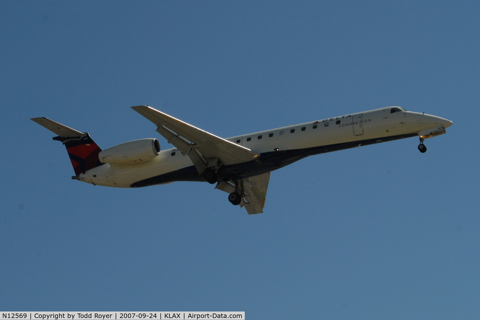 N12569, 2002 Embraer ERJ-145LR (EMB-145LR) C/N 145630, Landing 24R at LAX