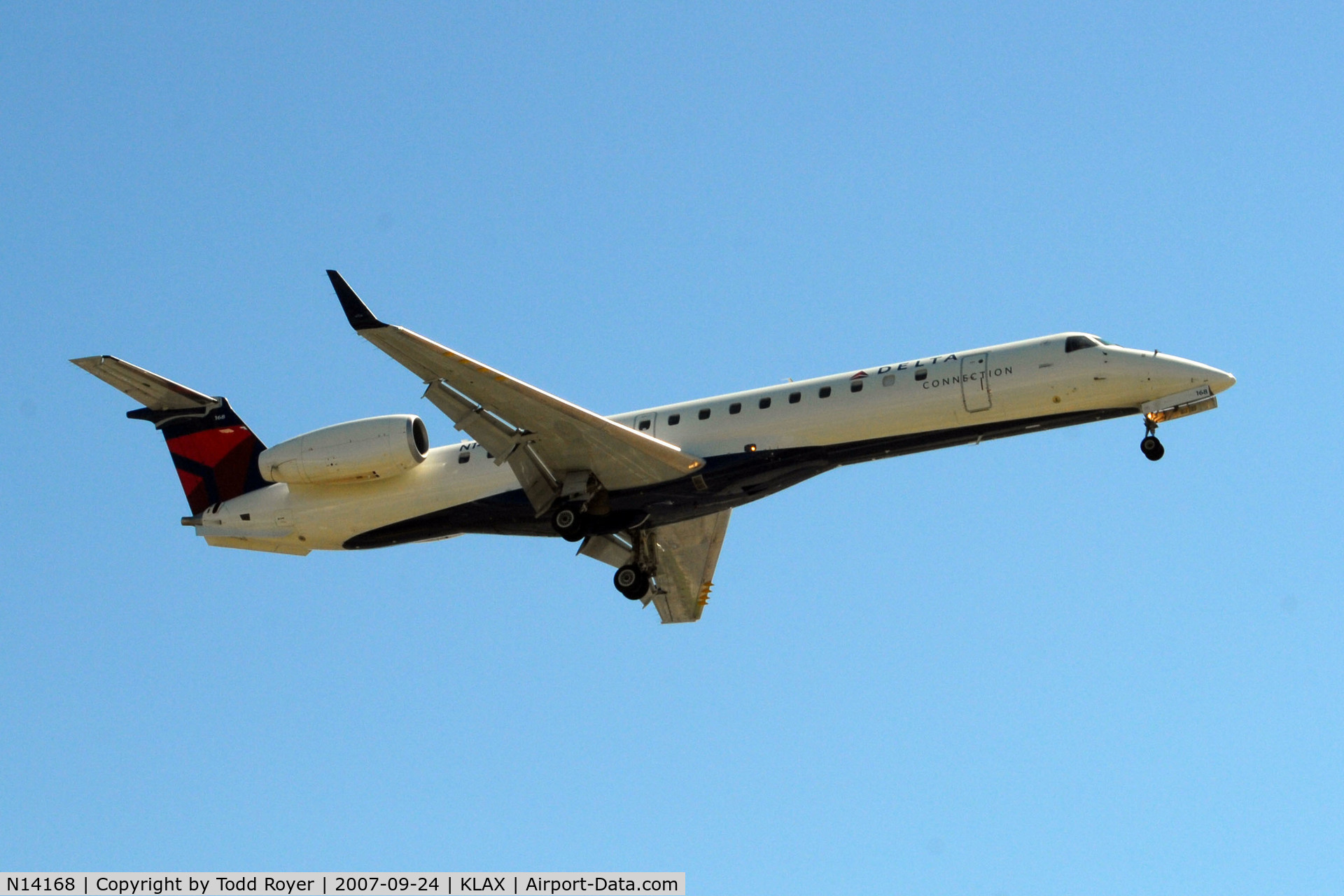 N14168, 2004 Embraer ERJ-145XR (EMB-145XR) C/N 14500840, Landing 24R at LAX