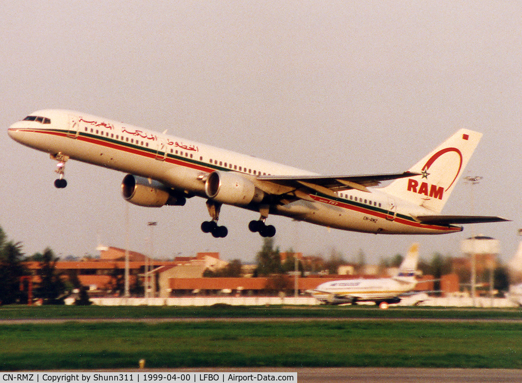 CN-RMZ, 1986 Boeing 757-2B6 C/N 23687/106, Take off rwy 33R with old c/s
