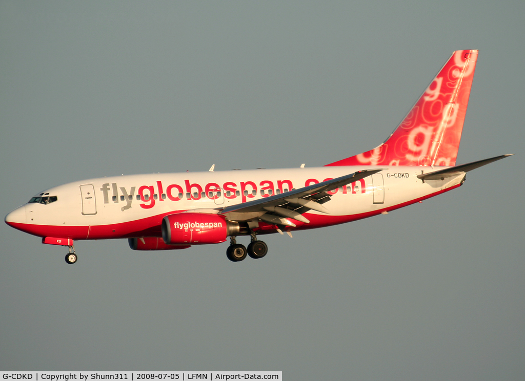 G-CDKD, 1999 Boeing 737-683 C/N 28302, Landing rwy 05R