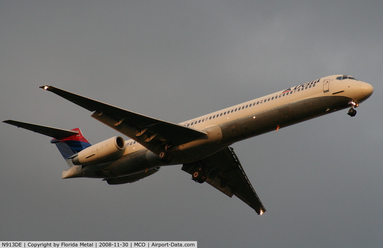 N913DE, 1993 McDonnell Douglas MD-88 C/N 49956, Delta MD-88