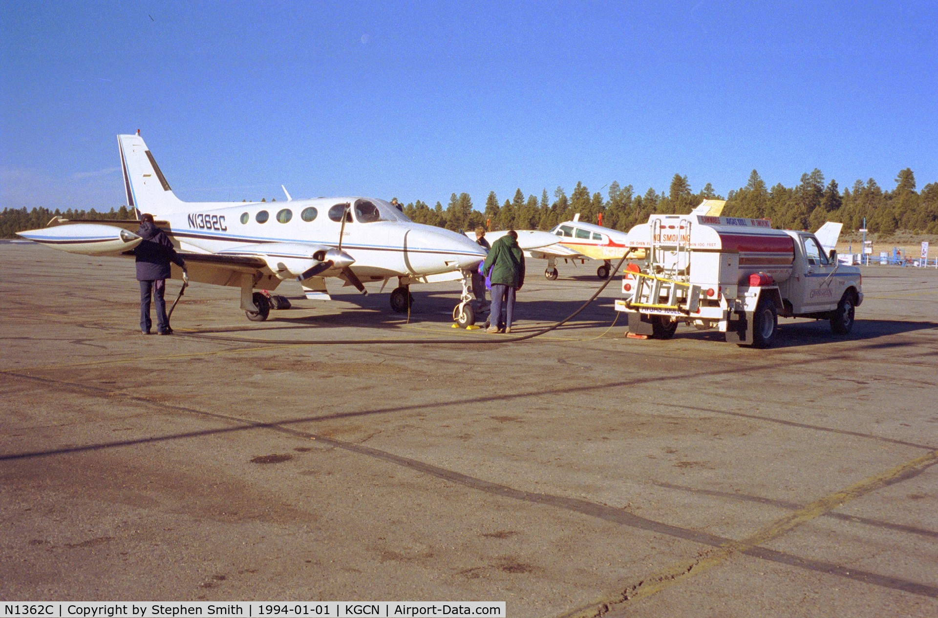 N1362C, 1978 Cessna 340A C/N 340A-0012, Fueling up at Grand Canyon Airport 01-01-1994