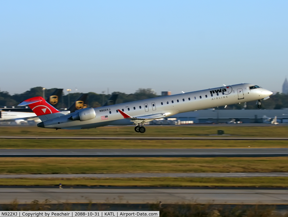 N922XJ, 2008 Bombardier CRJ-900LR (CL-600-2D24) C/N 15174, Departing 8R for KDTW