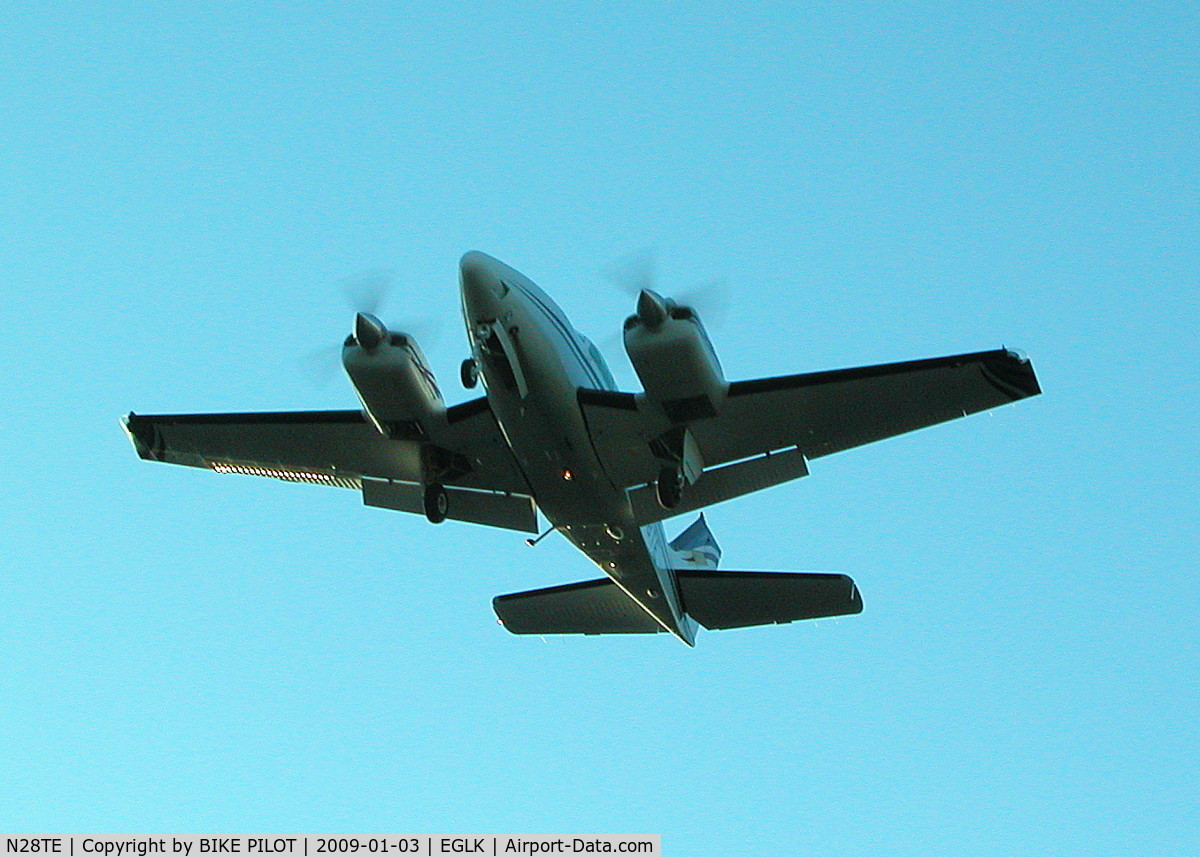 N28TE, 2000 Raytheon Aircraft Company 58 C/N TH-1951, FINALS FOR RWY 07