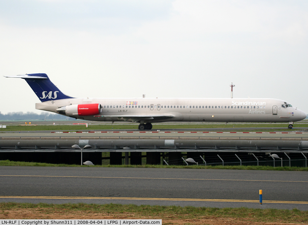 LN-RLF, 1985 McDonnell Douglas MD-82 (DC-9-82) C/N 49383, Rolling to the terminal...