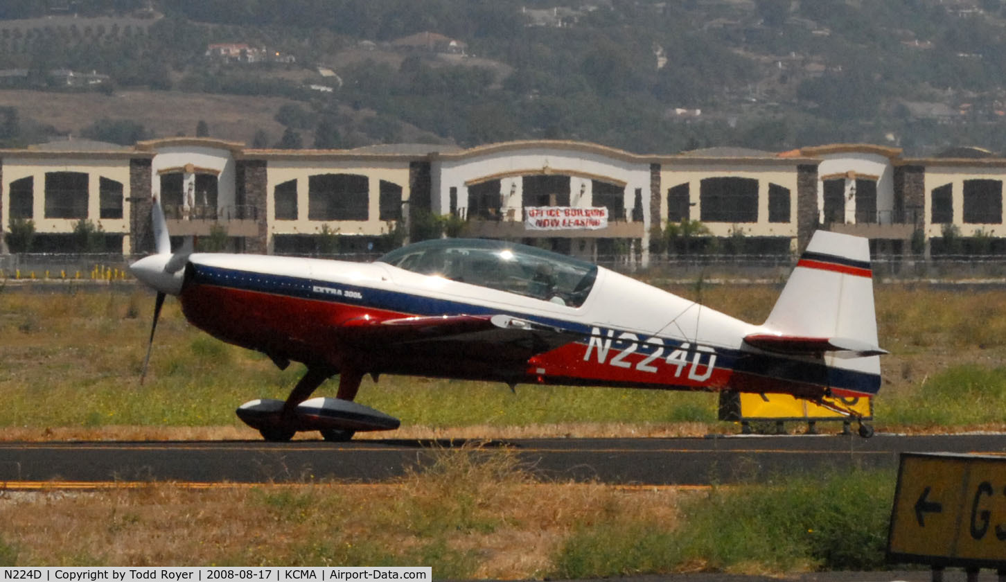 N224D, 1996 Extra EA-300/L C/N 028, Camarillo Airshow 2008