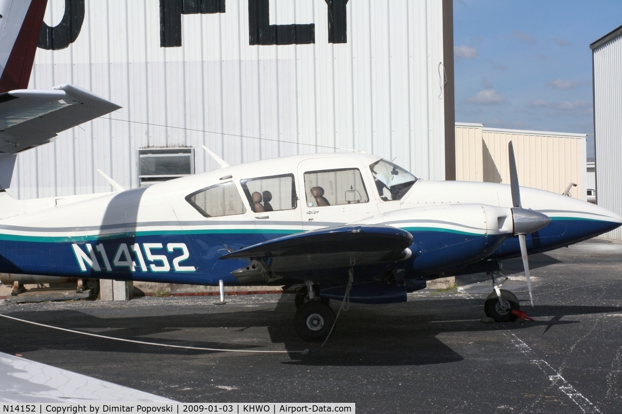 N14152, 1971 Piper PA-23-250 Aztec E C/N 27-4715, Piper Aztec