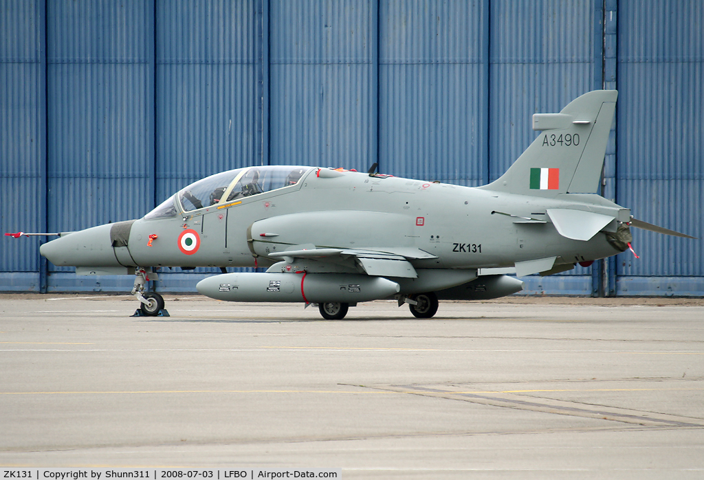 ZK131, 2007 British Aerospace Hawk 132 C/N HT011/0911, Parked at the General Aviation for night stop on delivery to India