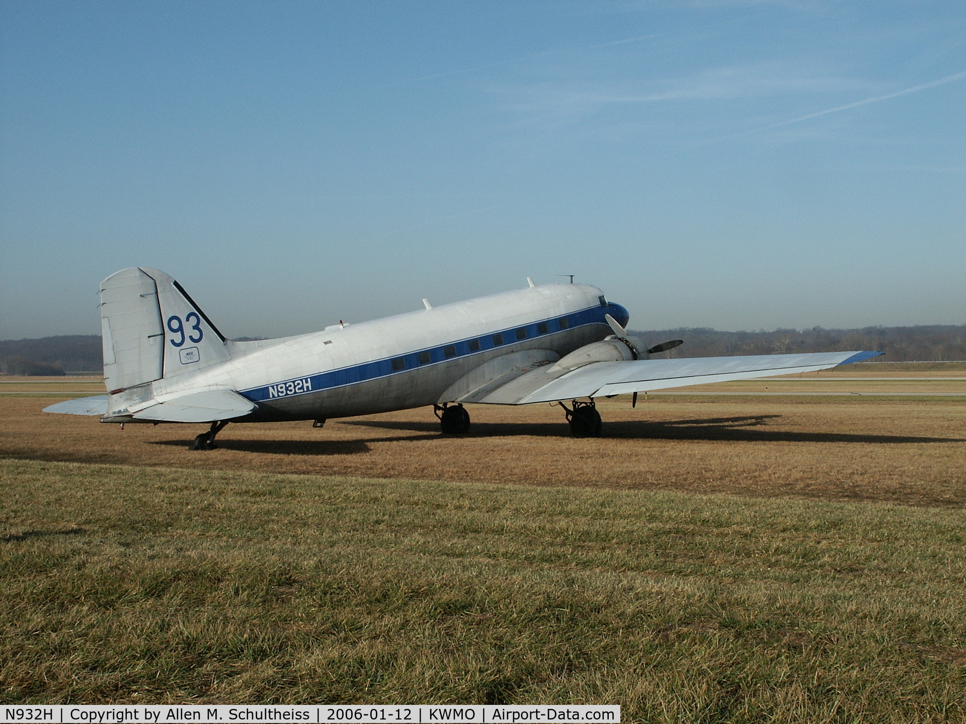 N932H, Douglas DC-3C C/N 34368, Old Freighter