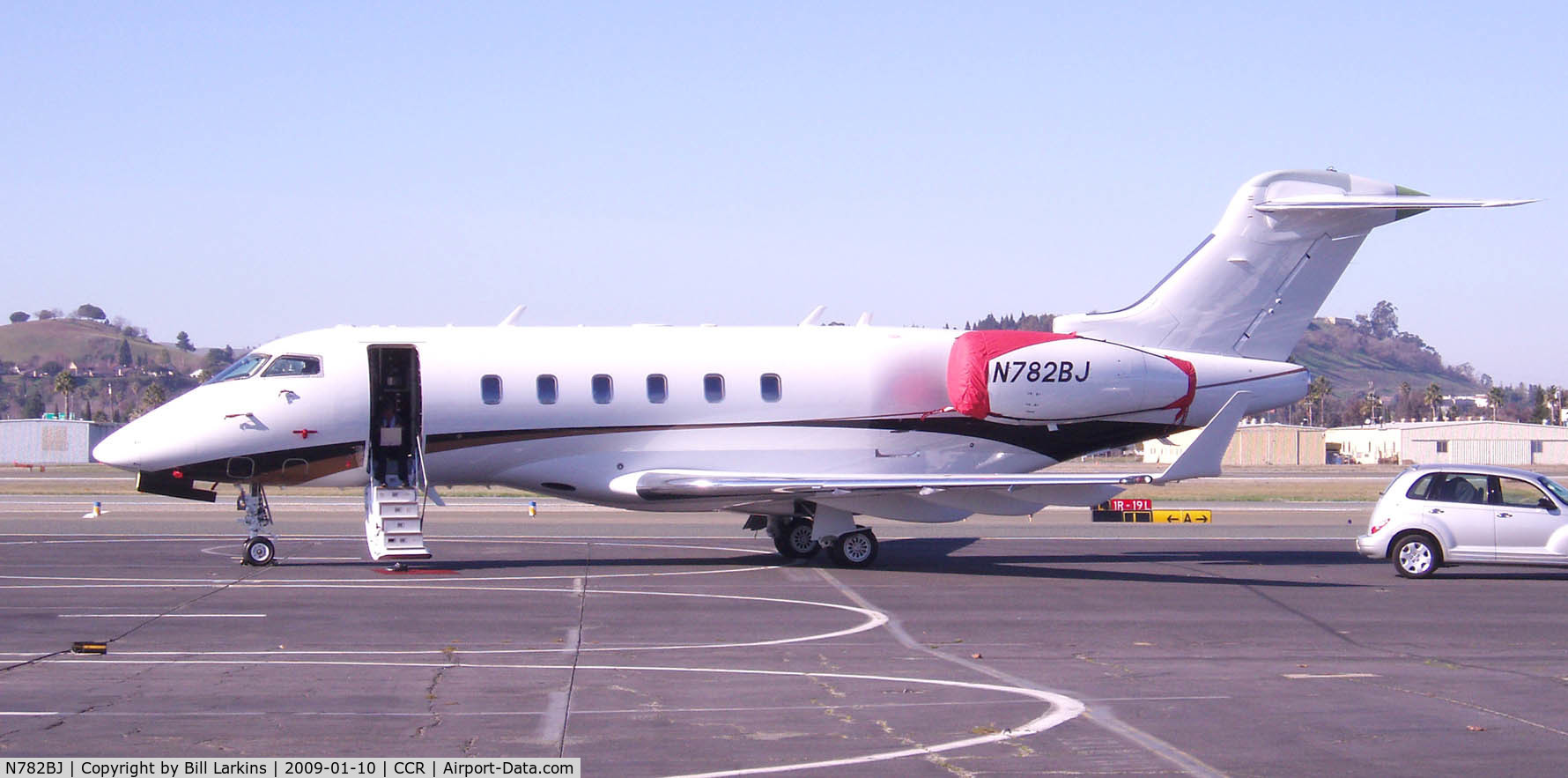 N782BJ, 2007 Bombardier Challenger 300 (BD-100-1A10) C/N 20164, Visitor from Illinois