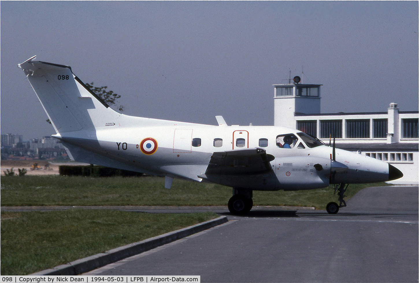 098, Embraer EMB-121AA Xingu C/N 121098, LFPB