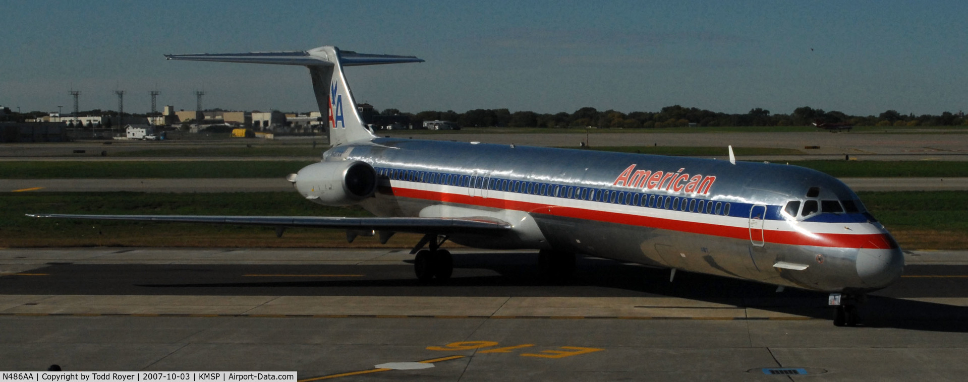 N486AA, 1988 McDonnell Douglas MD-82 (DC-9-82) C/N 49679, Taxi to gate