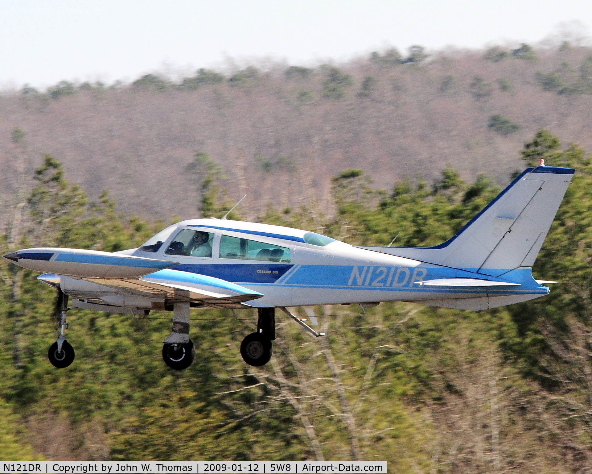 N121DR, 1974 Cessna 310Q C/N 310Q1046, Departing runway 4